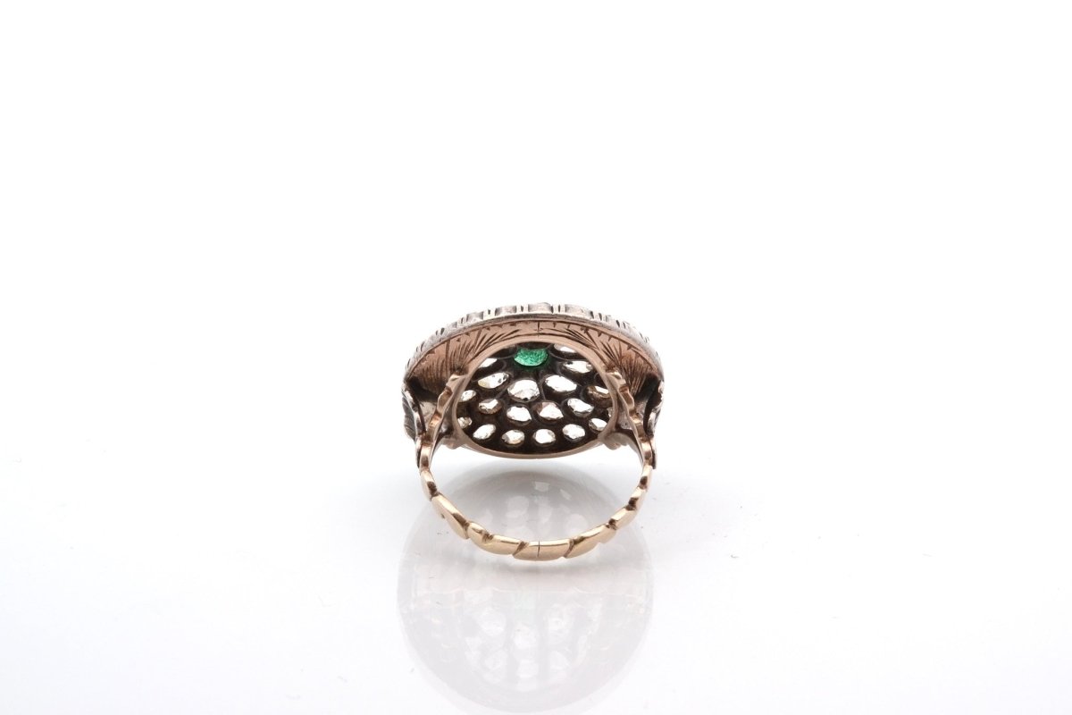Ring old emerald and roses from diamonds