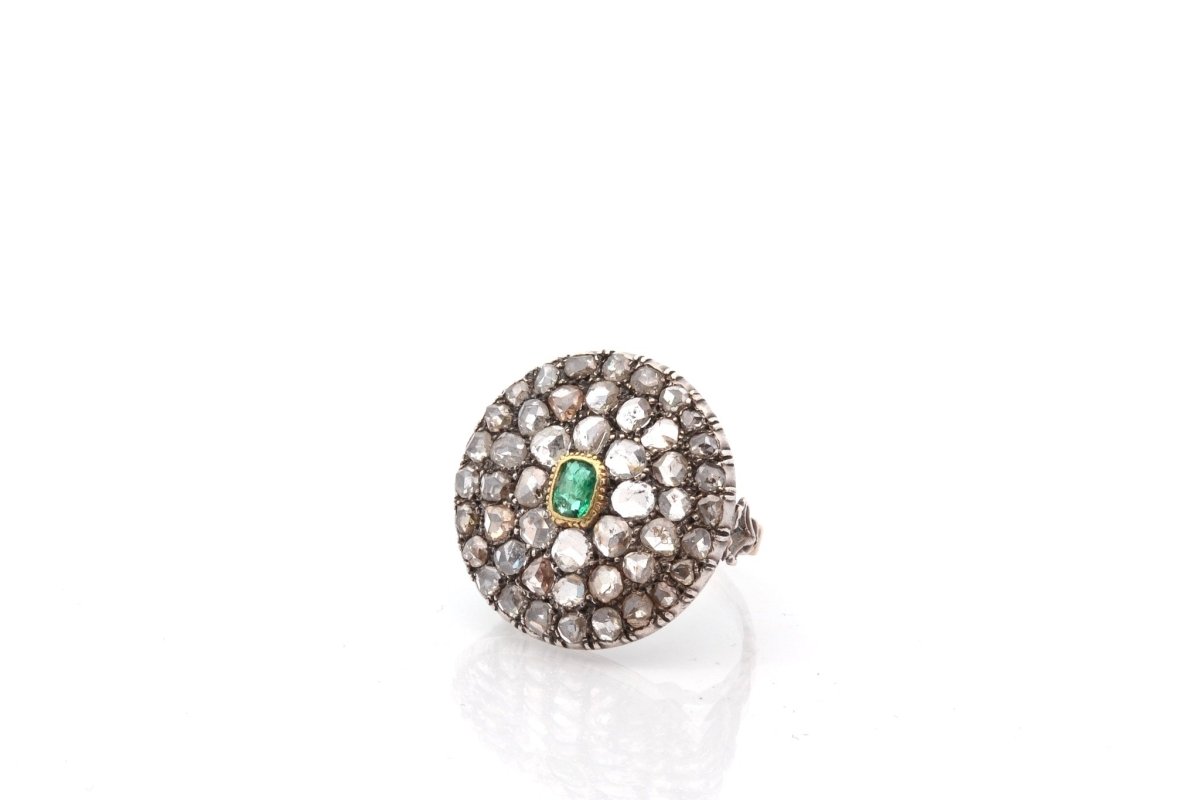 Ring old emerald and roses from diamonds