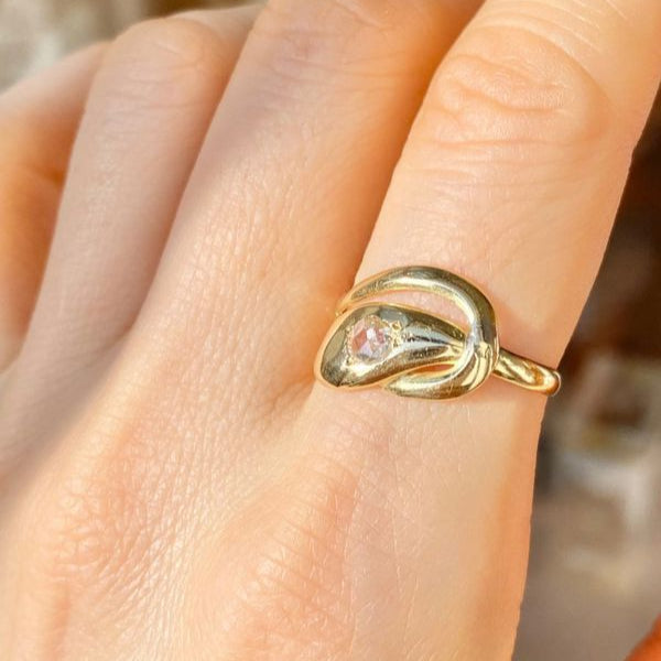 Bague ancienne en or jaune 18k et diamant en forme de serpent - Castafiore