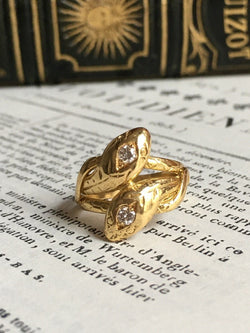Bague ancienne en or jaune 18K représentant deux serpents - Castafiore