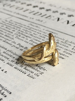 Bague ancienne en or jaune 18K représentant deux serpents - Castafiore