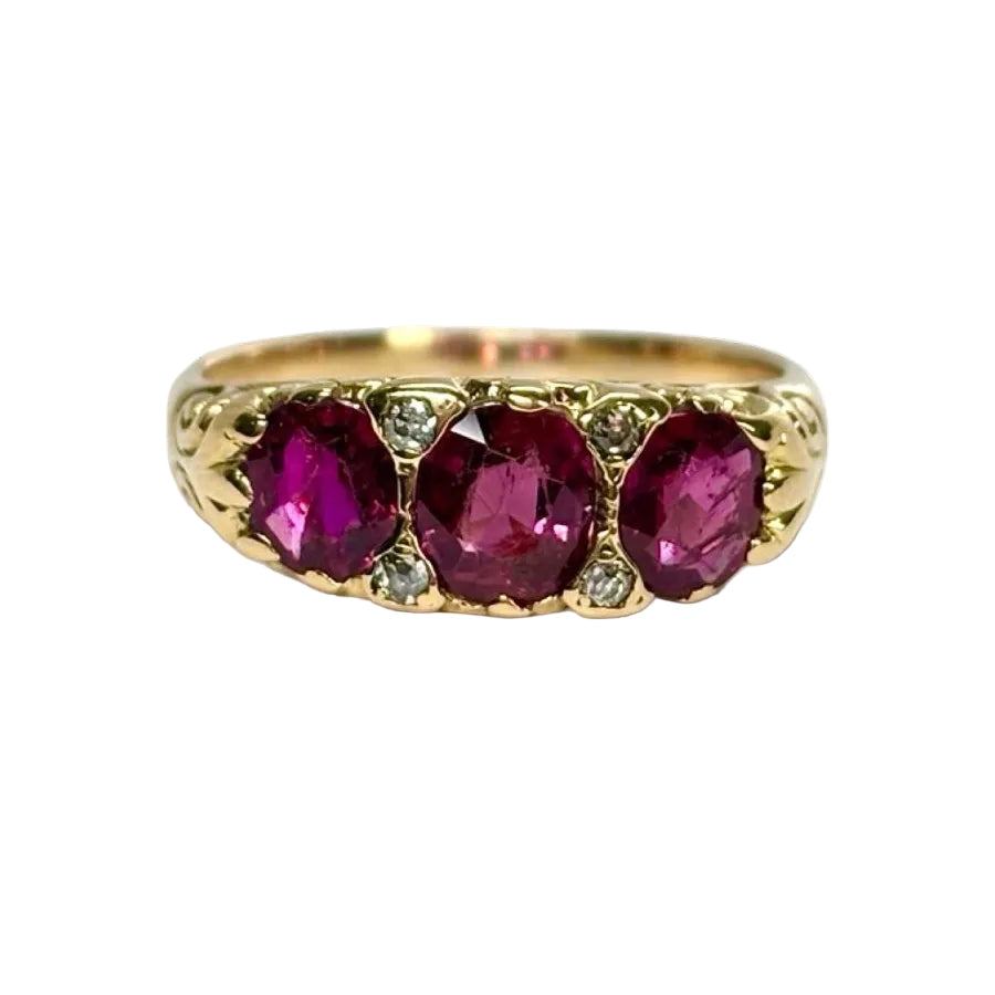 Bague ANCIENNE en or jaune rubis et diamants - Castafiore