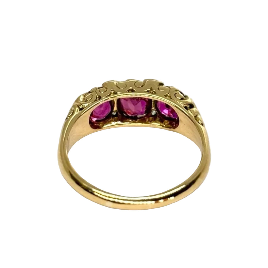 Bague ANCIENNE en or jaune rubis et diamants - Castafiore
