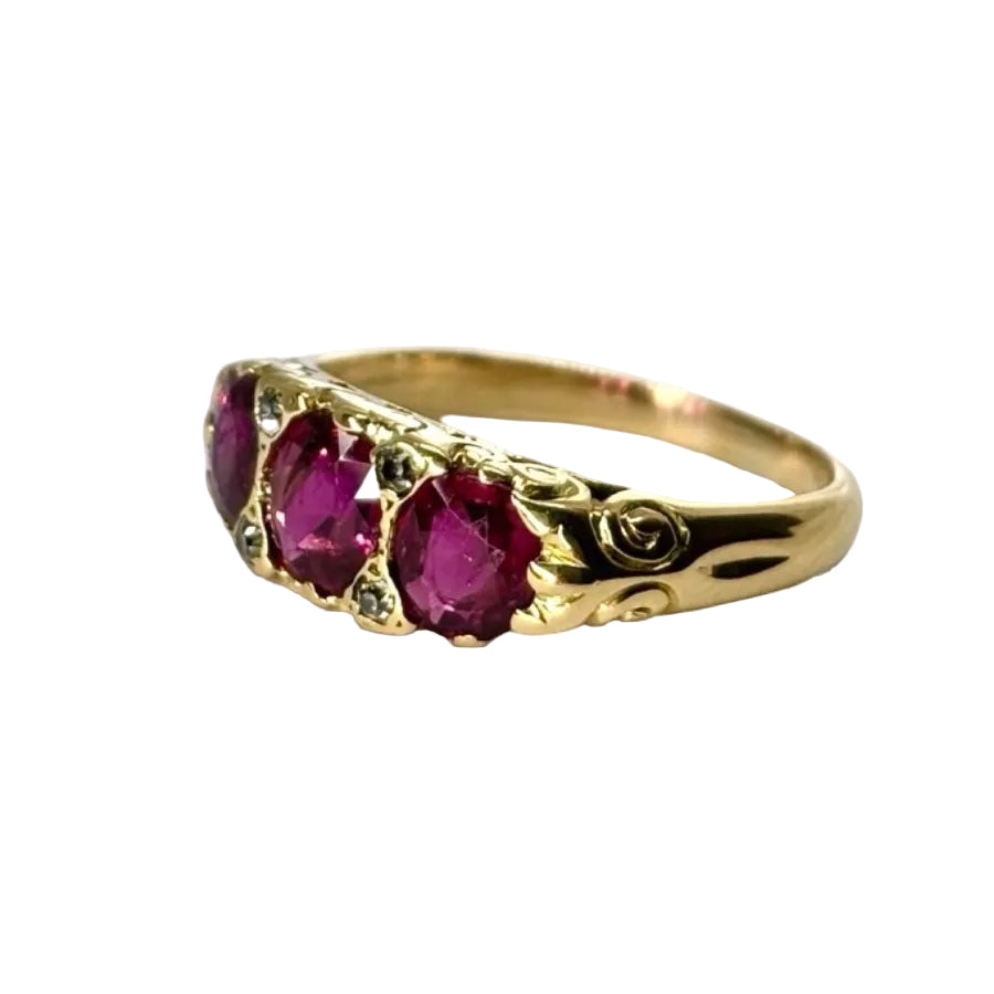 Bague ANCIENNE en or jaune rubis et diamants - Castafiore