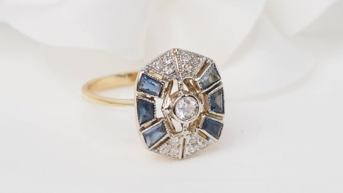 Bague ancienne en or jaune, saphirs et diamants - Castafiore