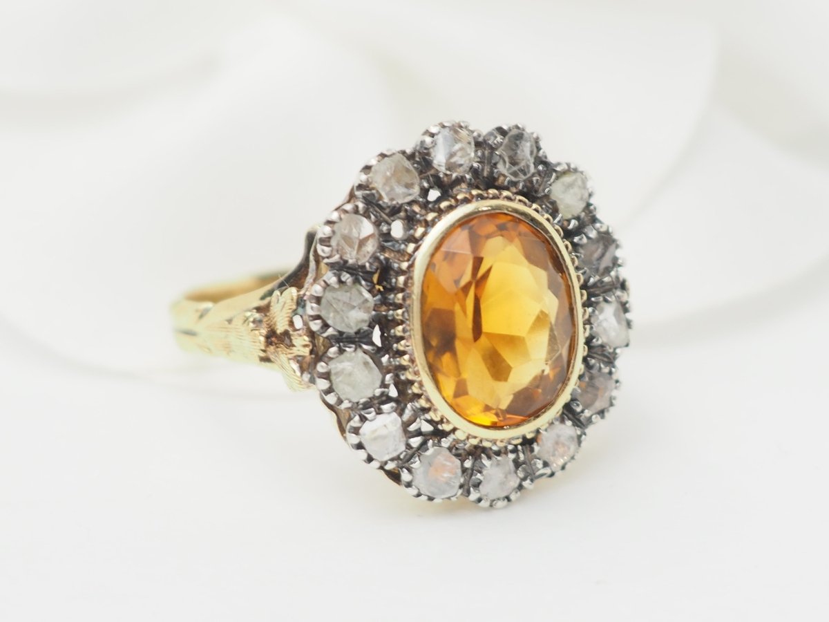 Bague ancienne en or jaune, topaze et diamants - Castafiore