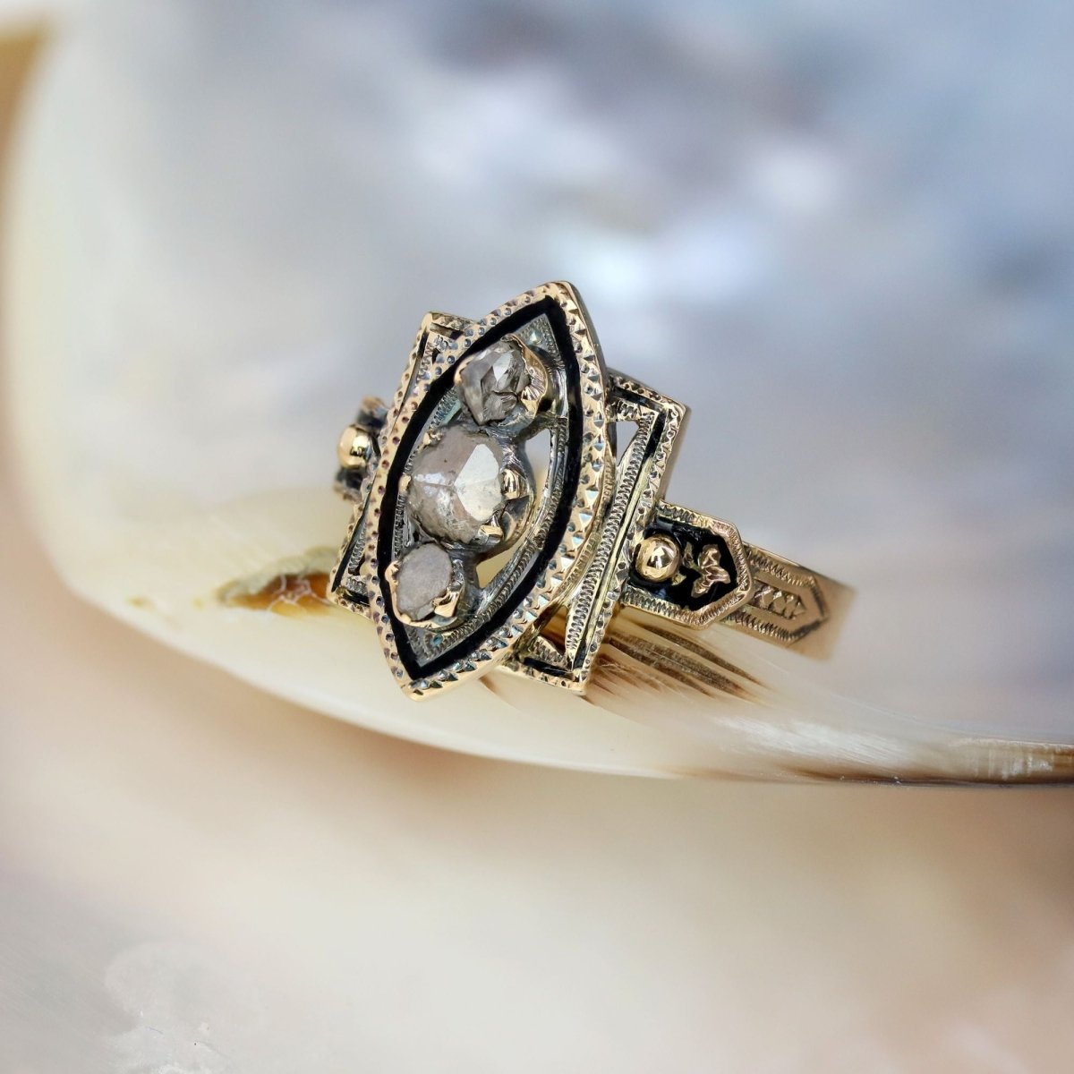 Bague ancienne en or rose et diamant - Castafiore
