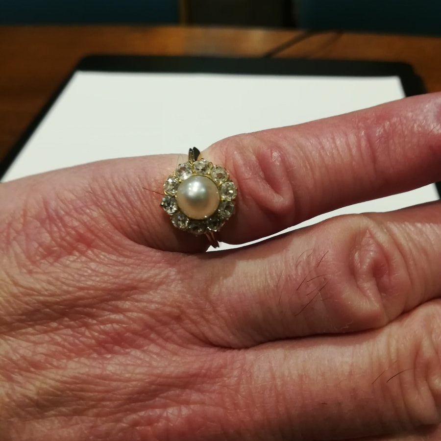 Bague Ancienne en or rose, Perle Fine et Diamants - Castafiore