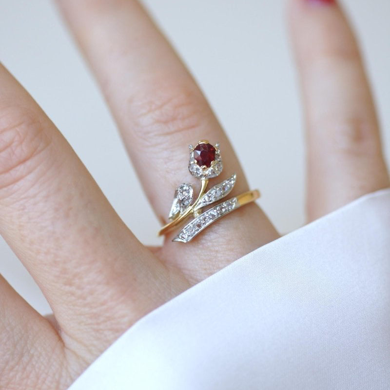 Bague Ancienne Fleur Rubis et Diamants - Castafiore