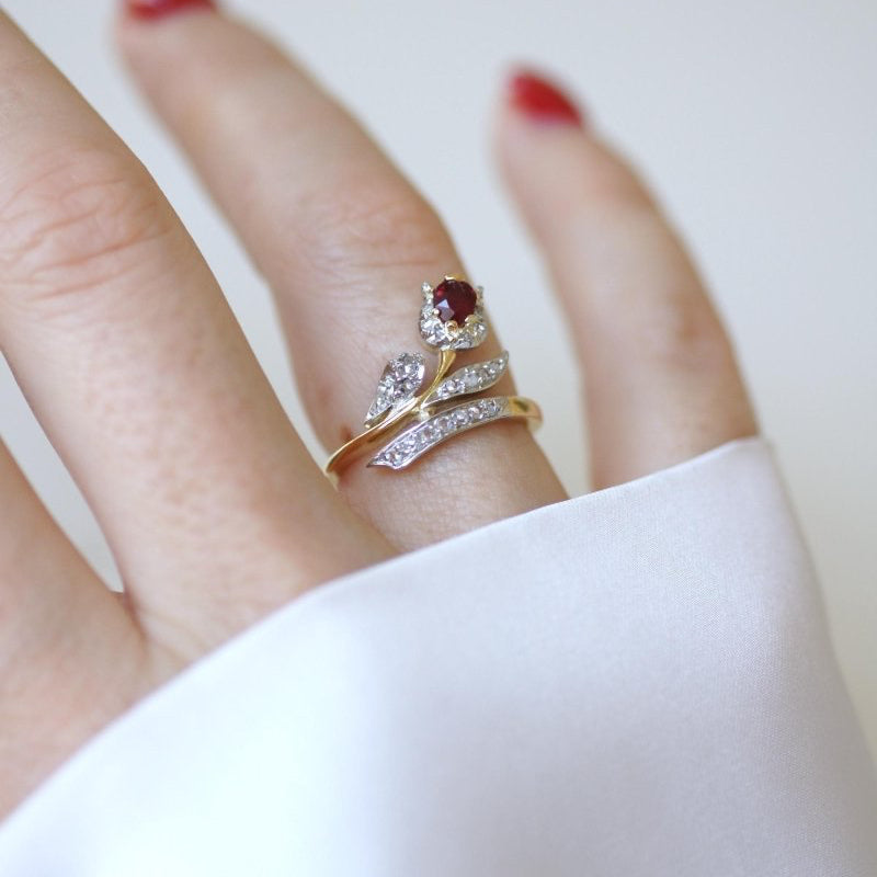 Bague Ancienne Fleur Rubis et Diamants - Castafiore