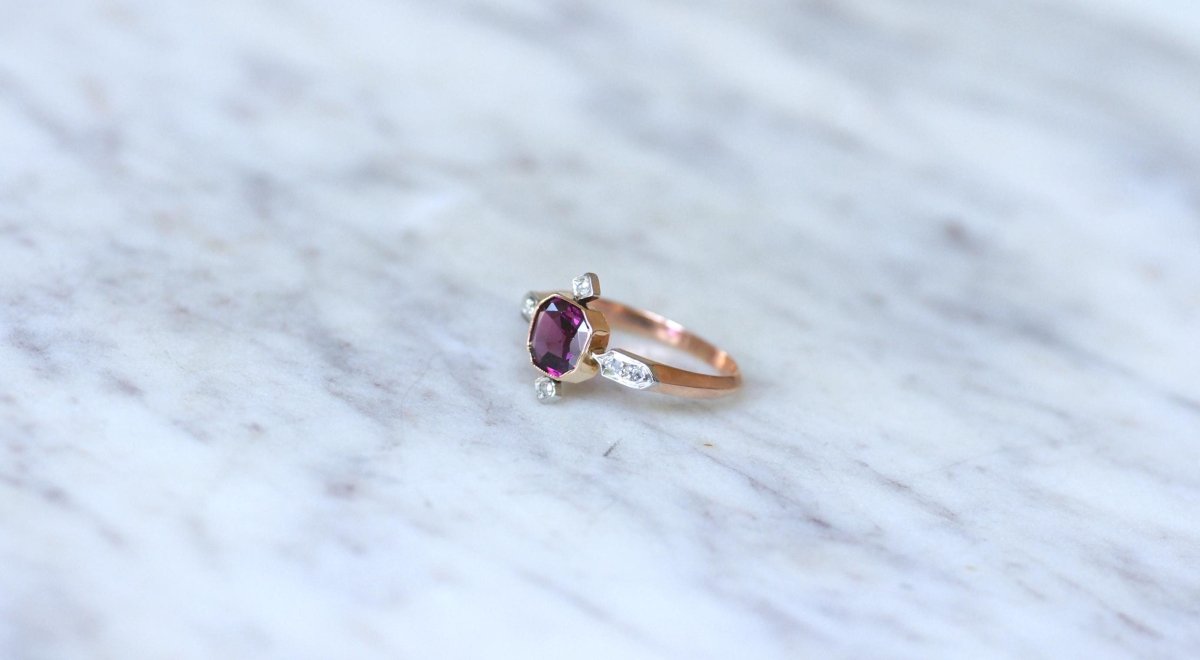 Bague Ancienne Grenat et Diamants sur Or Rose - Castafiore