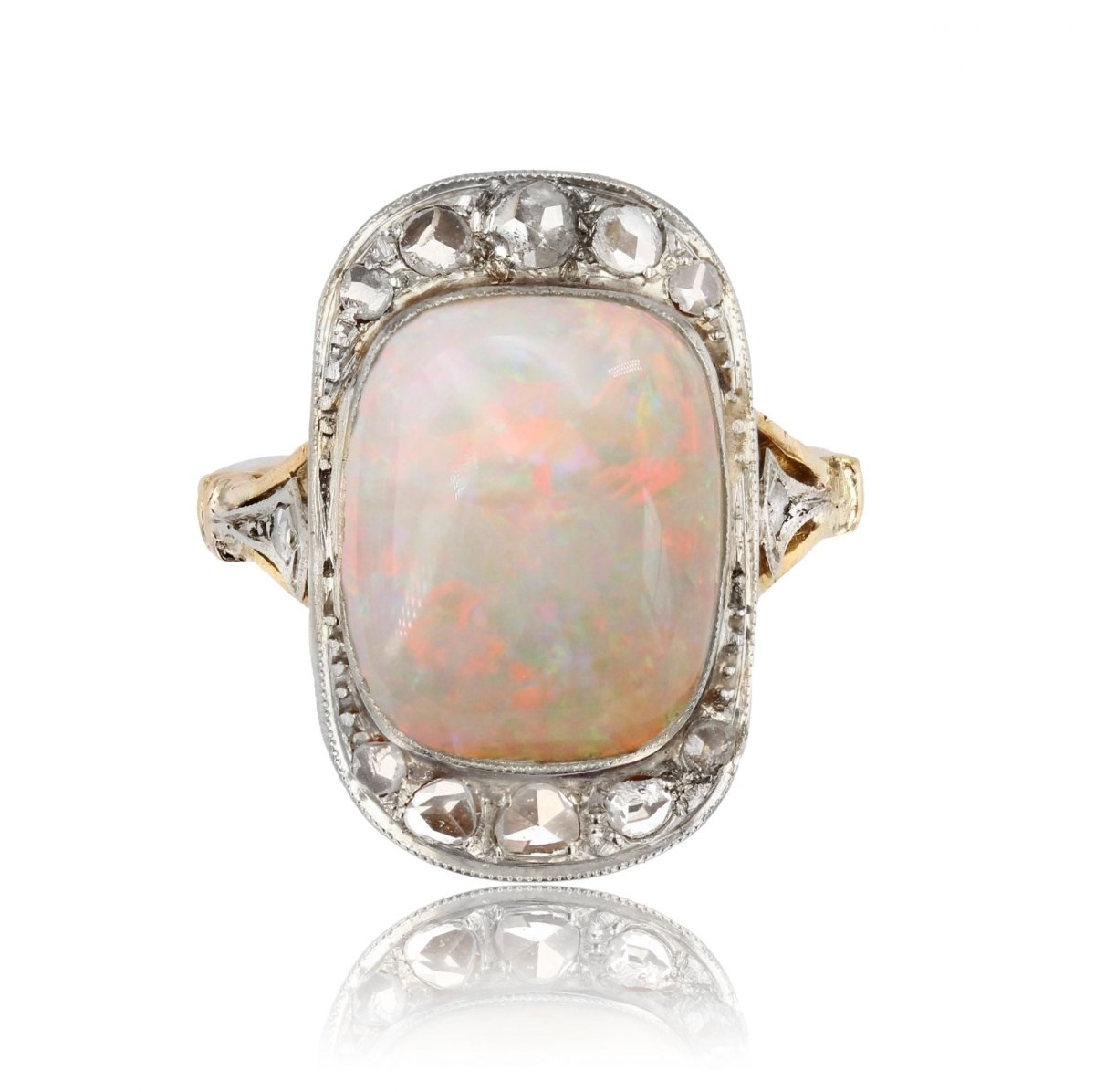 Bague ancienne opale blanche et diamants - Castafiore