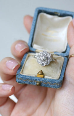 Bague Ancienne Russie Marguerite Diamants - Castafiore