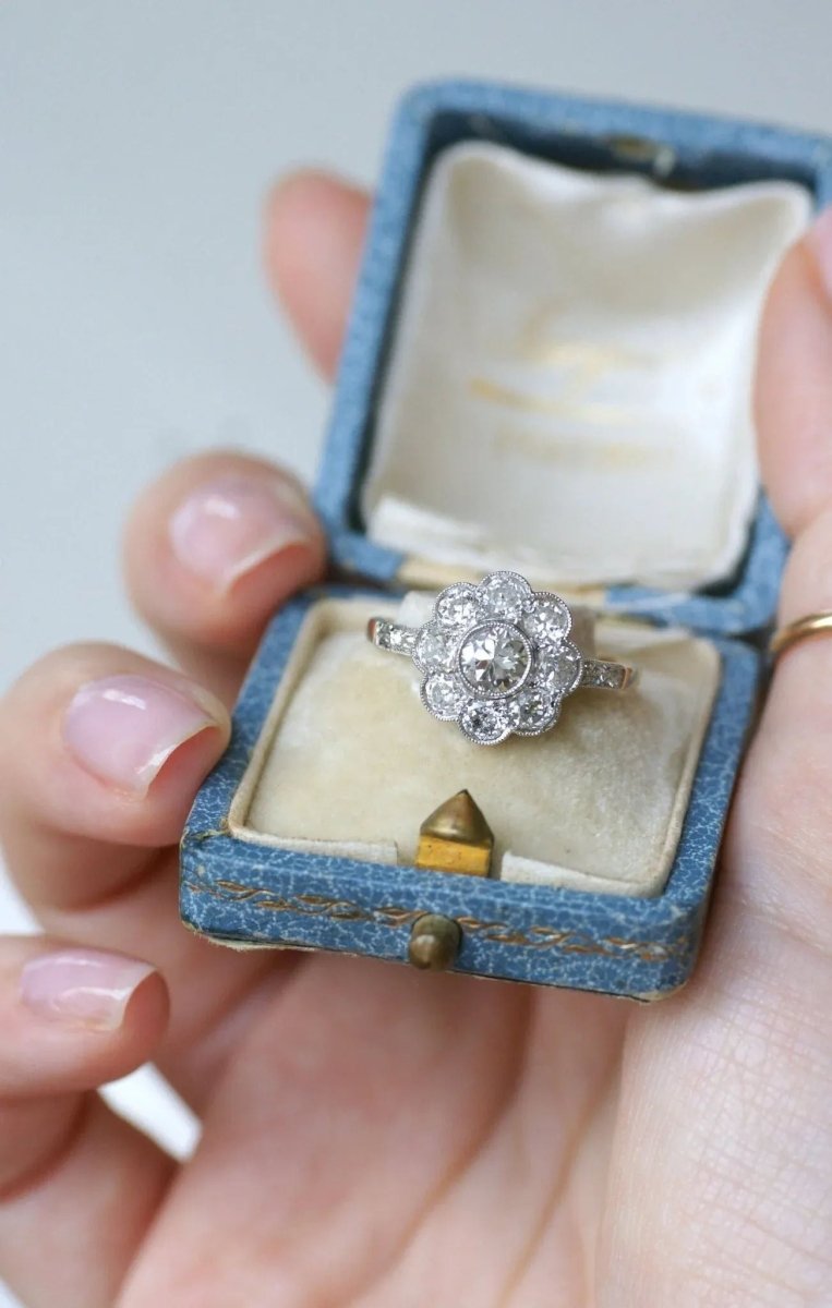 Bague Ancienne Russie Marguerite Diamants - Castafiore