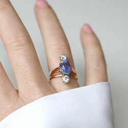 Bague Ancienne Saphir de Ceylan Non Chauffé et Diamants sur Or Rose - Castafiore