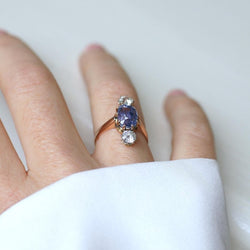Bague Ancienne Saphir de Ceylan Non Chauffé et Diamants sur Or Rose - Castafiore
