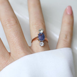 Bague Ancienne Saphir de Ceylan Non Chauffé et Diamants sur Or Rose - Castafiore