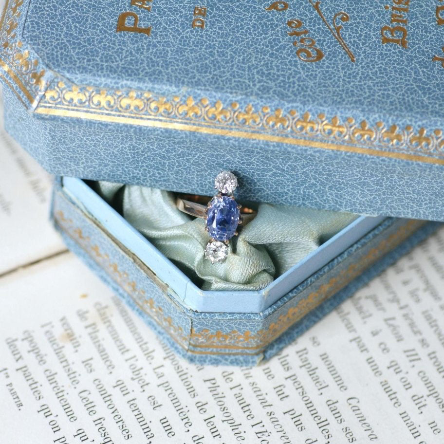 Bague Ancienne Saphir de Ceylan Non Chauffé et Diamants sur Or Rose - Castafiore