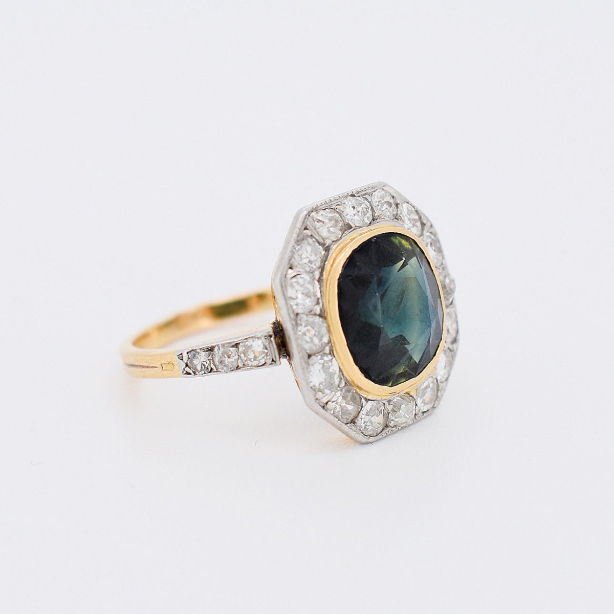 Bague Ancienne Saphir Naturel 4CTS et Diamants - Castafiore