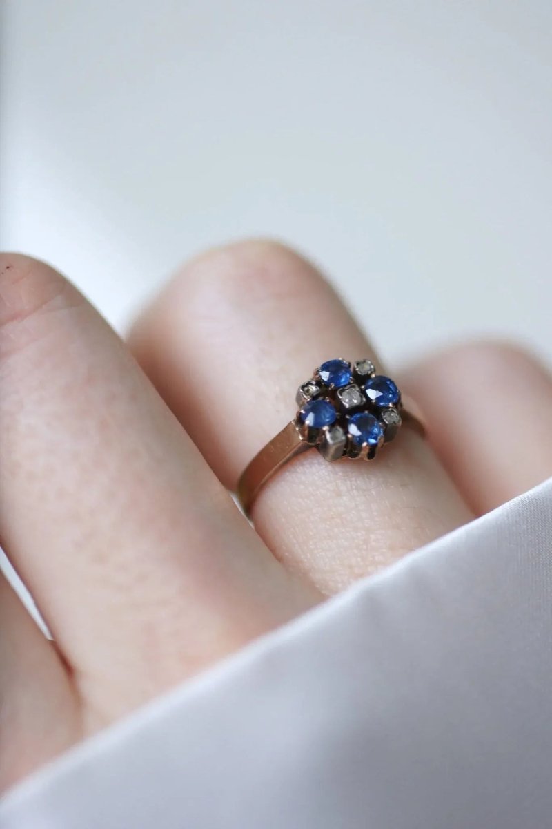 Bague ancienne saphirs et diamants sur or rose - Castafiore
