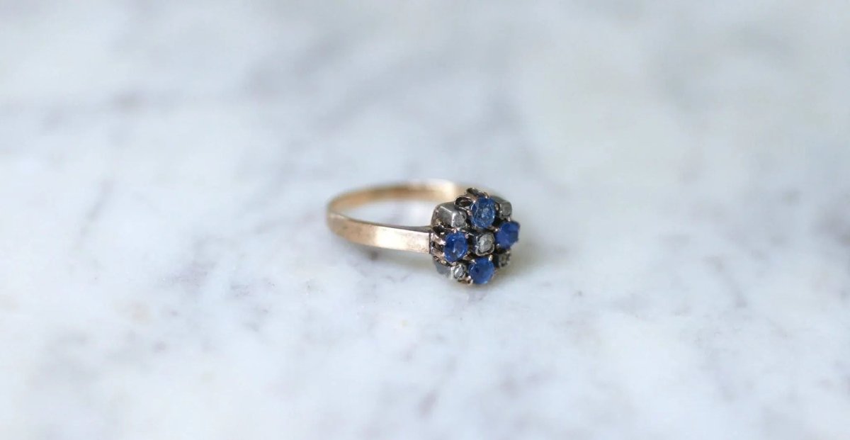 Bague ancienne saphirs et diamants sur or rose - Castafiore