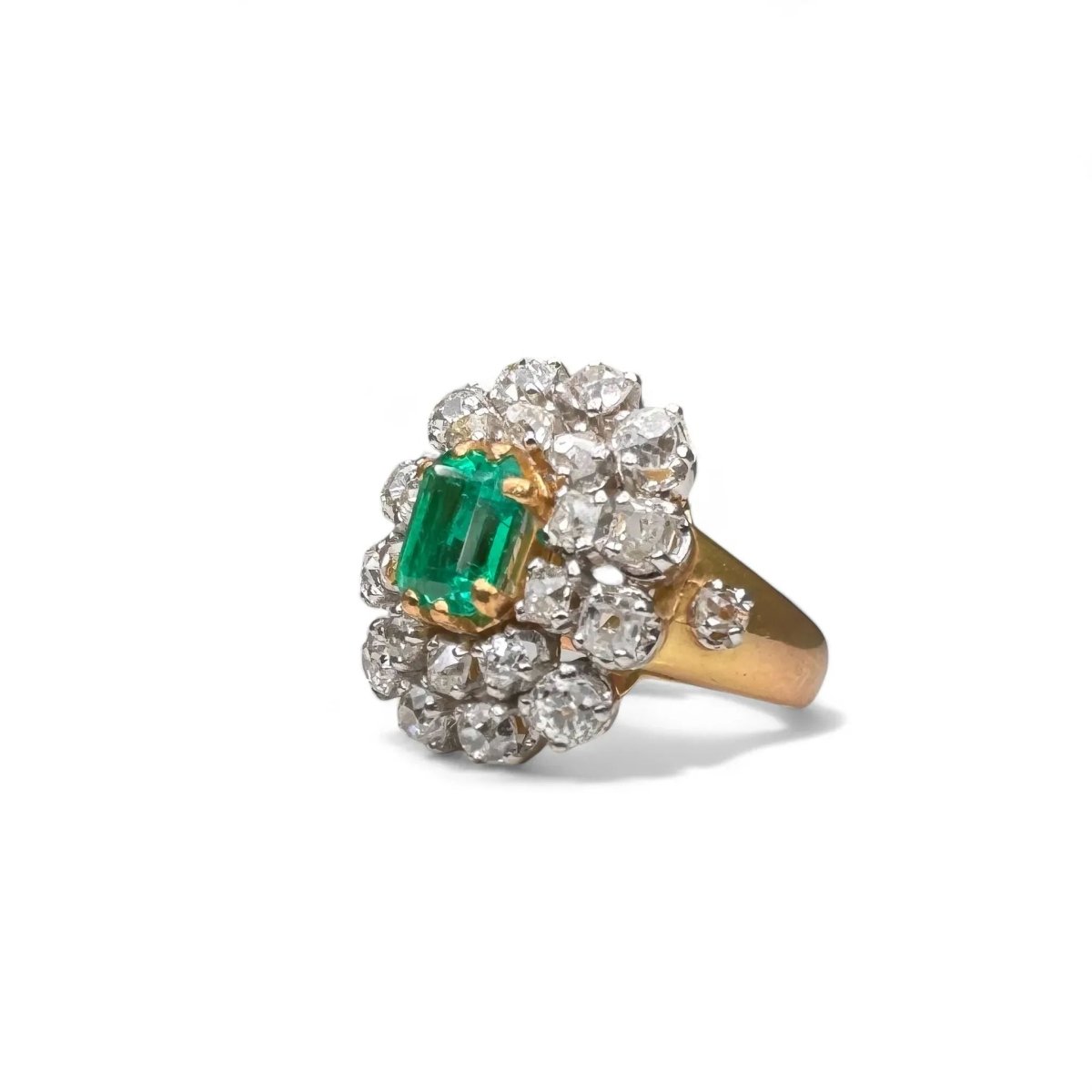 Bague ancienne sertie d’une émeraude colombienne de 1.26 carat et de diamants. - Castafiore