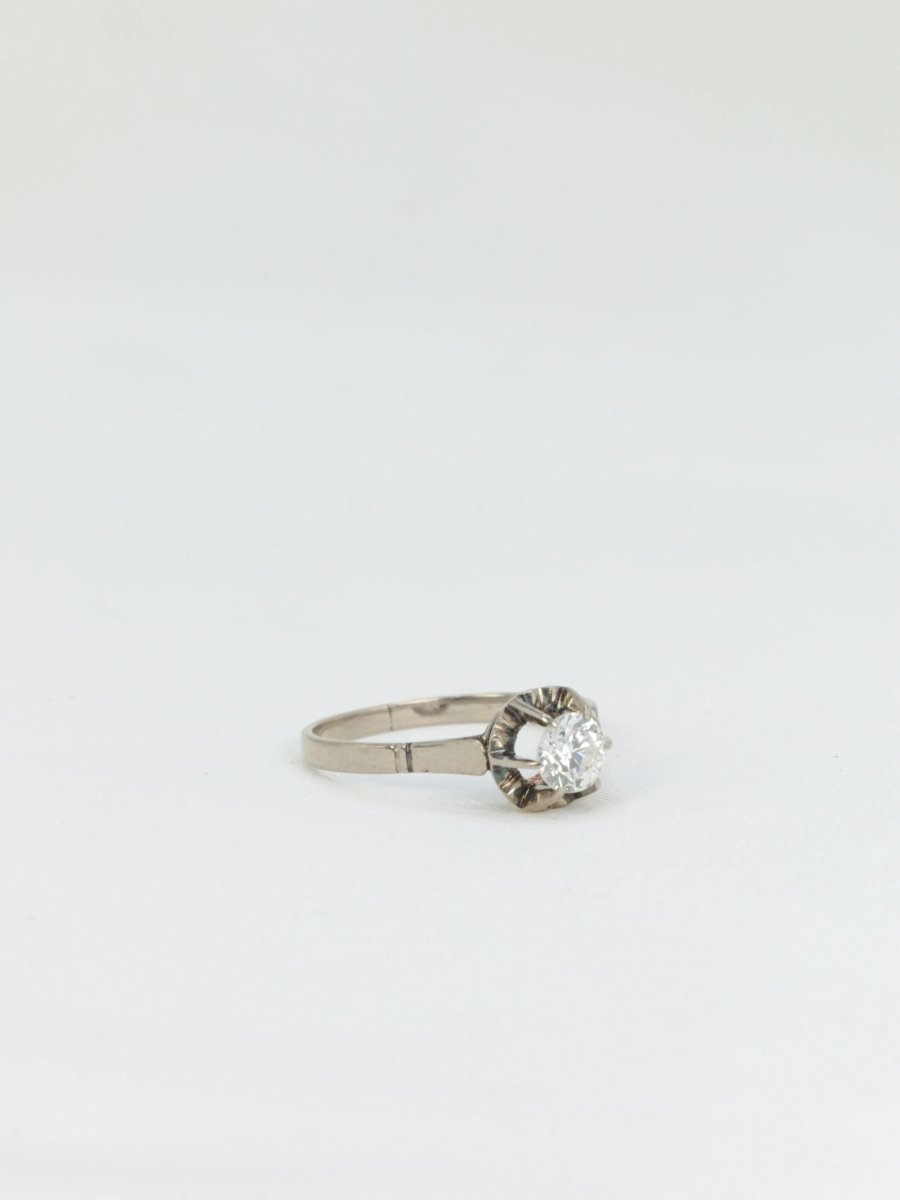 Bague ancienne solitaire en or blanc et diamant - Castafiore