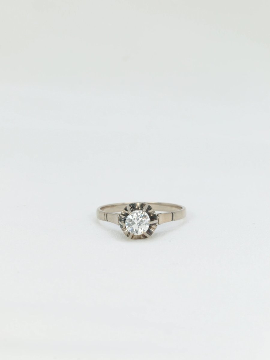 Bague ancienne solitaire en or blanc et diamant - Castafiore