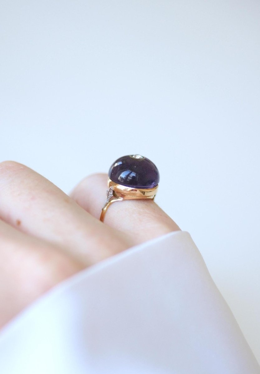 Bague Art Déco Cabochon d'Améthyste et Diamant - Castafiore