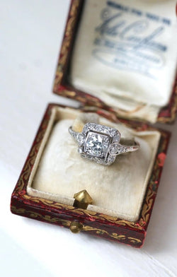 Bague Art Deco Carrée Diamants 1,45 Cts - Castafiore