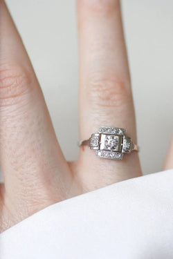 Bague Art Deco carrée diamants - Castafiore
