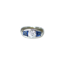 Bague Art Deco Diamant Coussin 1,50 Cts et Saphirs sur Or Blanc - Castafiore
