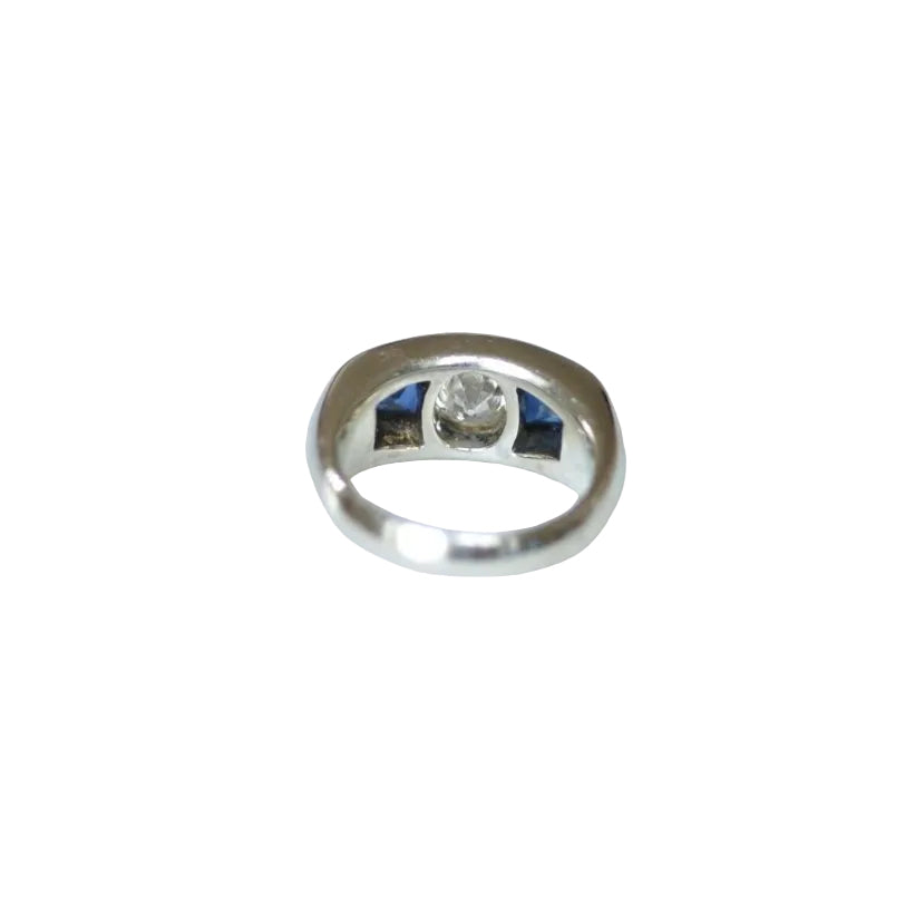 Bague Art Deco Diamant Coussin 1,50 Cts et Saphirs sur Or Blanc - Castafiore