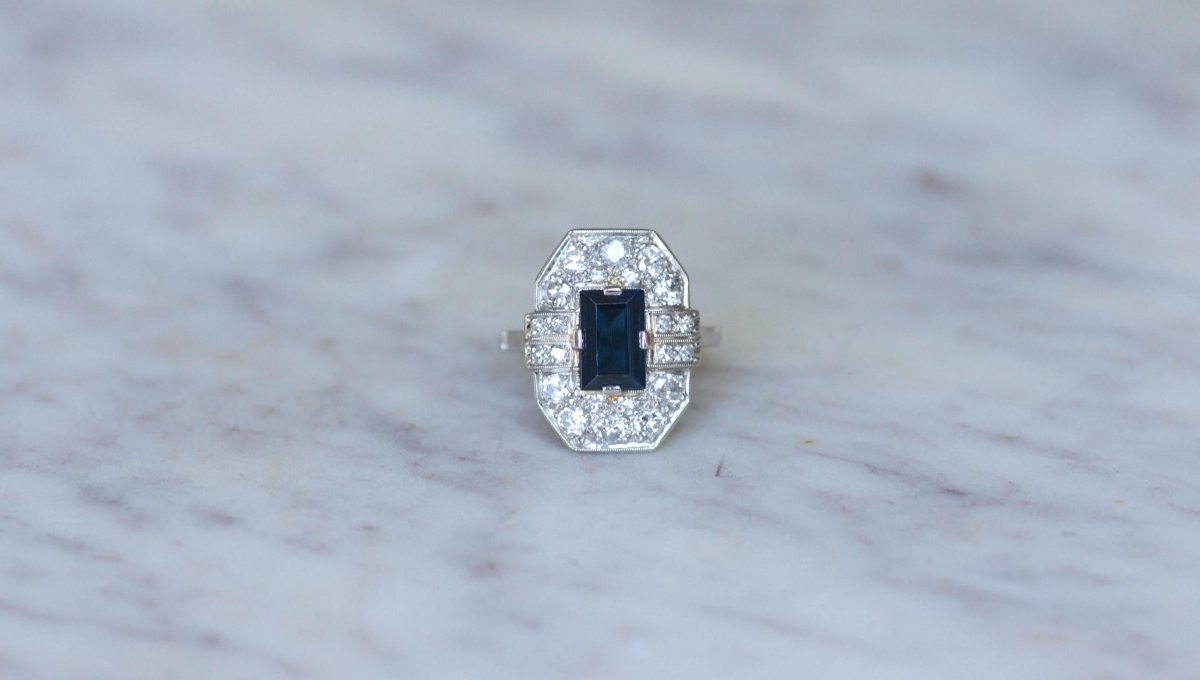 Bague Art Déco Diamants et Saphir Rectangulaire - Castafiore