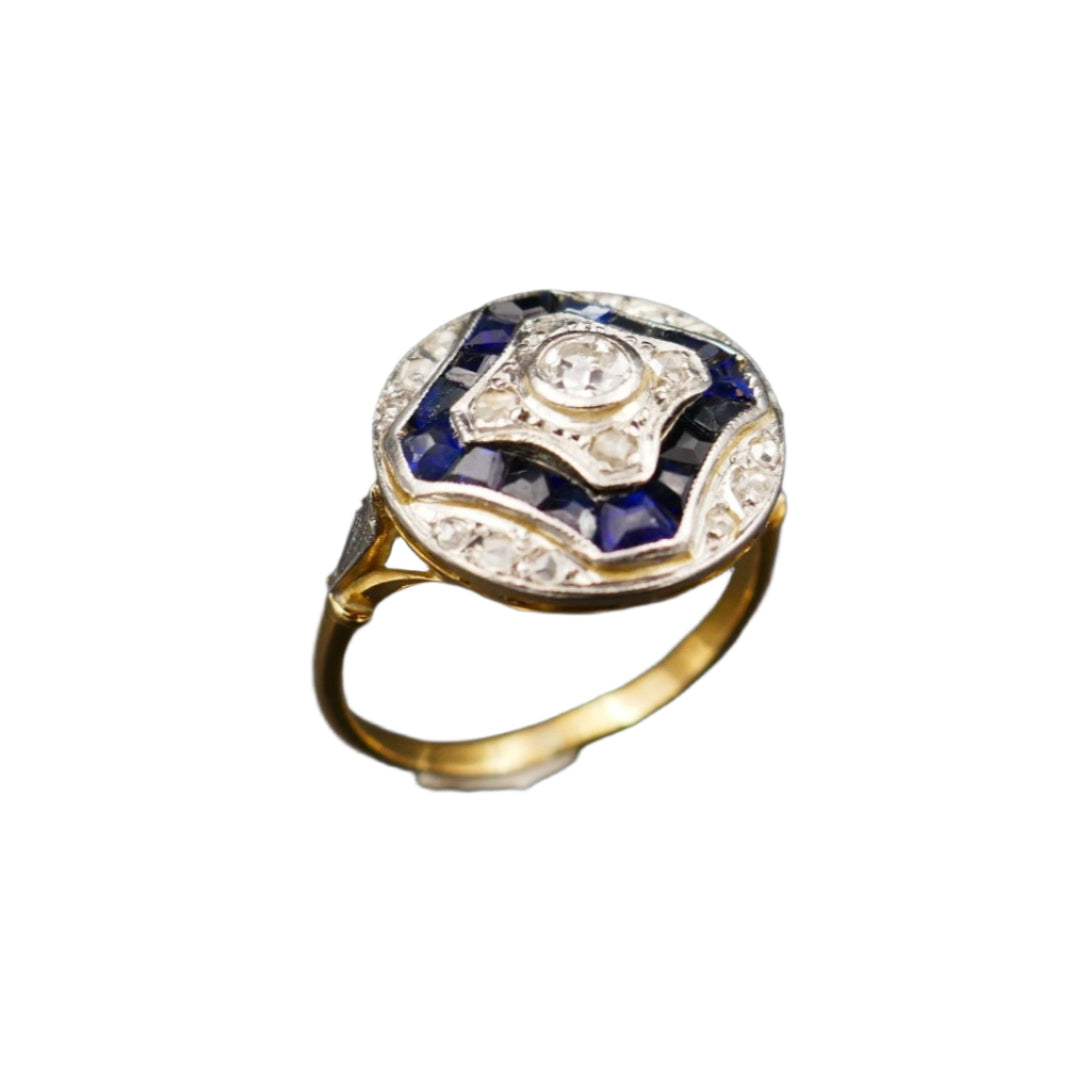 Bague Art Déco Diamants Et Saphirs Calibrés. - Castafiore