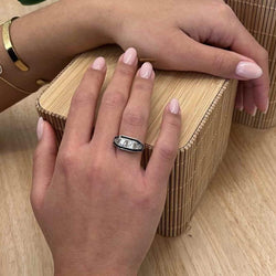 Bague art déco diamants et saphirs calibrés en or et platine - Castafiore