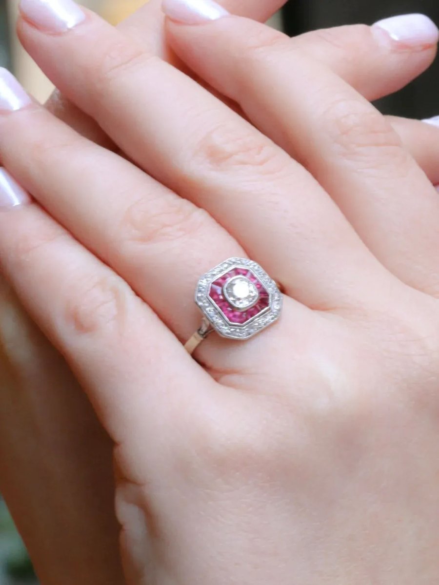 Bague Art Deco diamants taille ancienne rubis calibrés - Castafiore