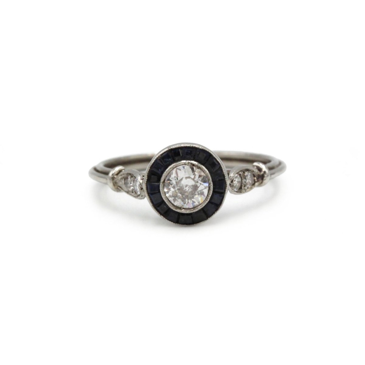 Bague ART DECO Diamants taille anciennes saphirs calibrés en platine - Castafiore