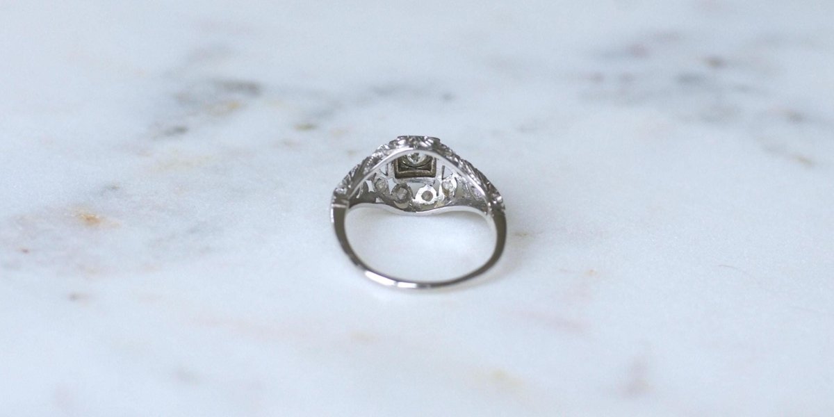 Bague Art Deco Dôme Ajouré Diamants - Castafiore