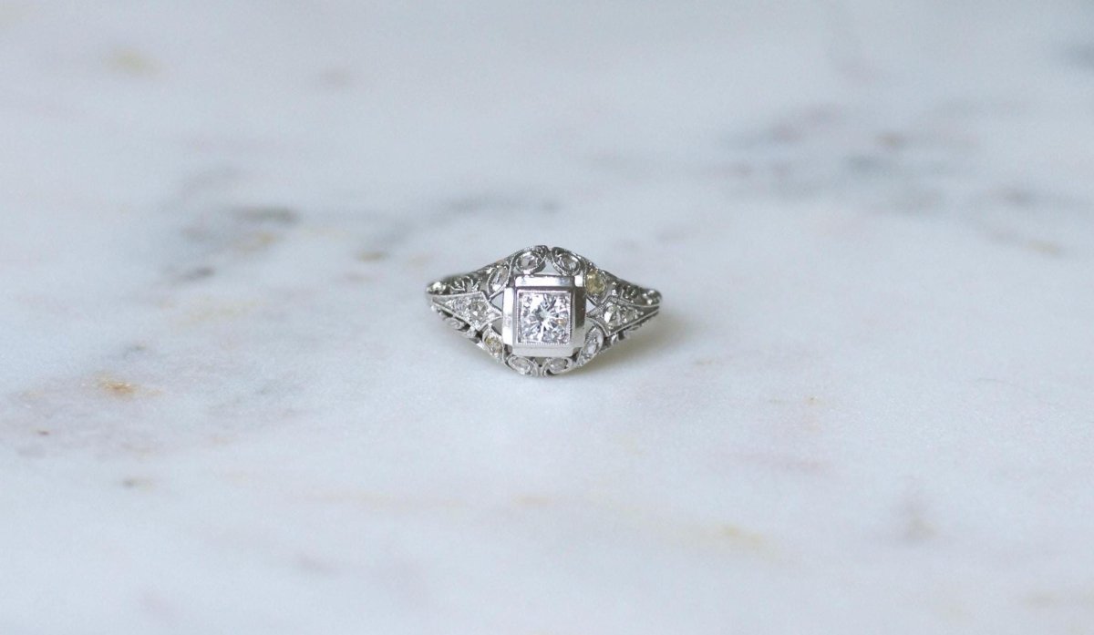 Bague Art Deco Dôme Ajouré Diamants - Castafiore