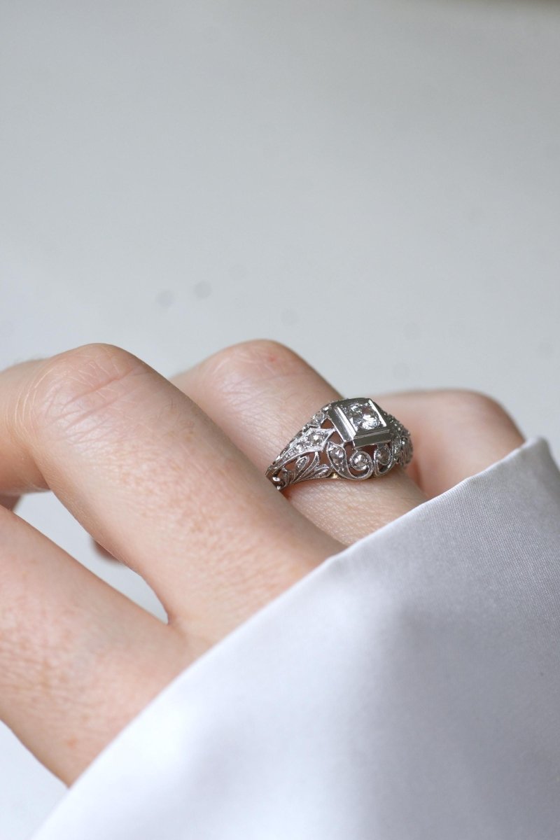 Bague Art Deco Dôme Ajouré Diamants - Castafiore