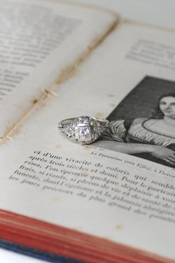 Bague Art Deco Dôme Ajouré Diamants - Castafiore