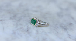 Bague Art déco Emeraude Colombienne 1.70 Cts et diamants - Castafiore