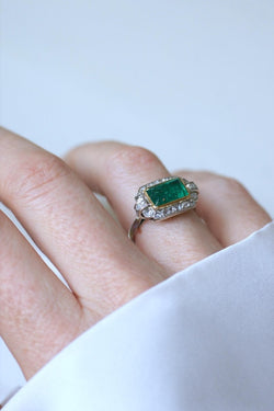 Bague Art déco Emeraude Colombienne 1.70 Cts et diamants - Castafiore
