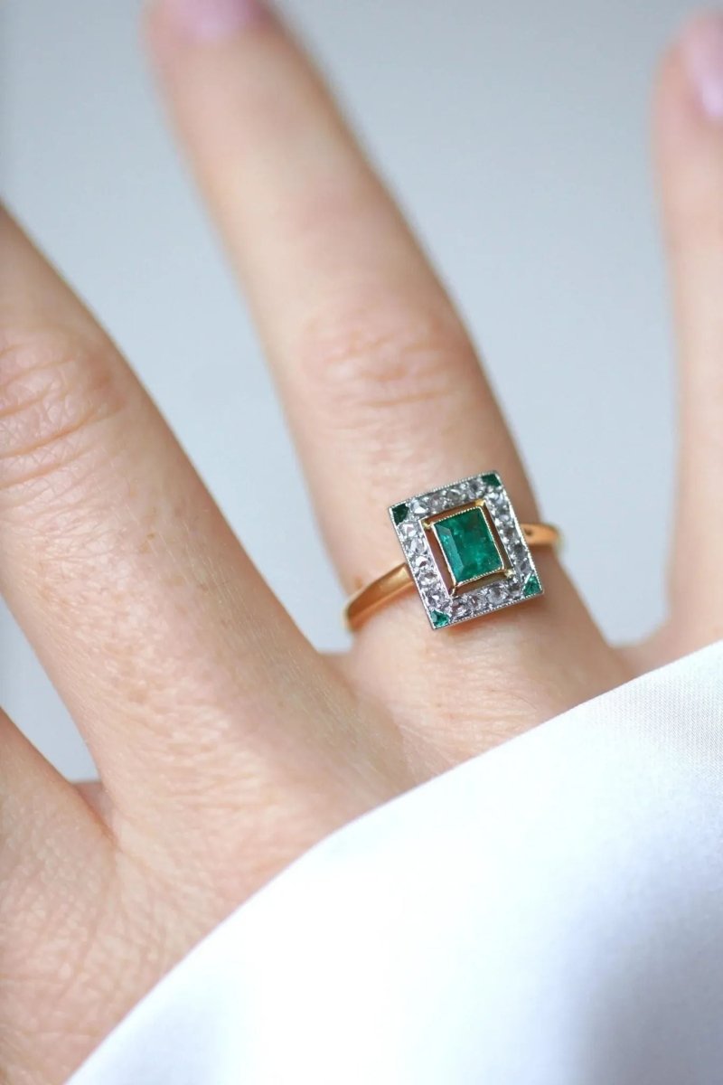 Bague Art Déco Emeraude et diamants - Castafiore
