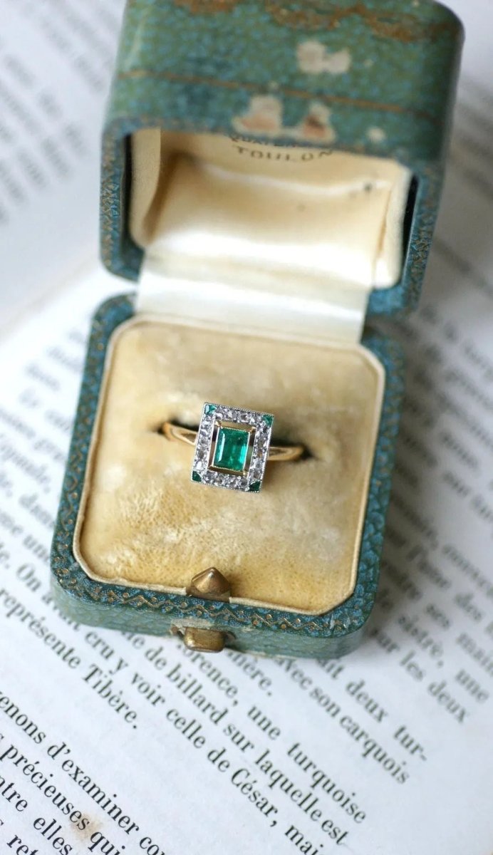 Bague Art Déco Emeraude et diamants - Castafiore