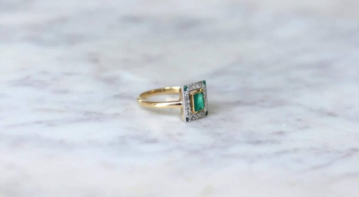 Bague Art Déco Emeraude et diamants - Castafiore