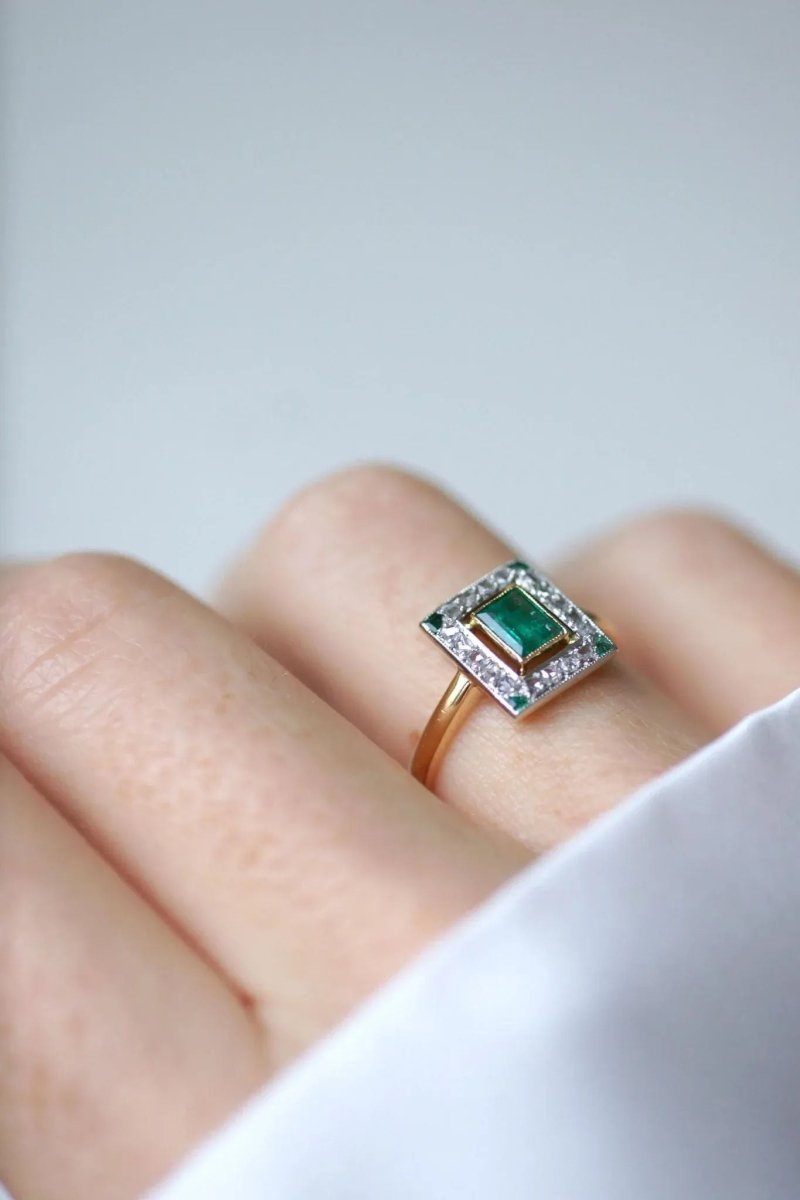 Bague Art Déco Emeraude et diamants - Castafiore