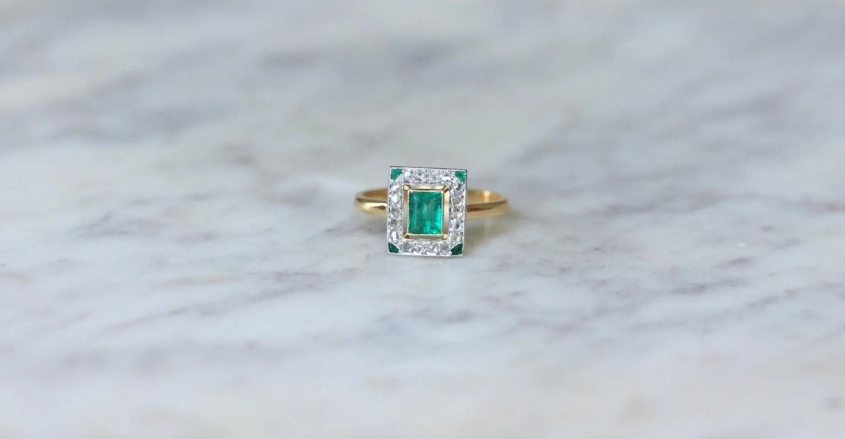 Bague Art Déco Emeraude et diamants - Castafiore