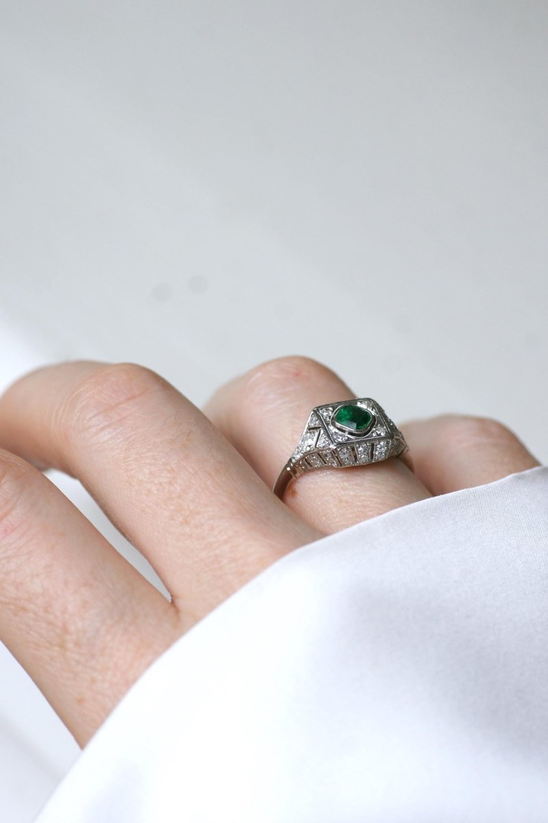 Bague Art Déco Emeraude et Diamants sur Platine - Castafiore
